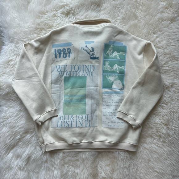 Taylor Swift We Found Wonderland Quarter Zip XS NWOT - Picture 4 of 8